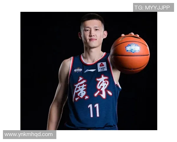 周鹏：从篮球场上的传奇到生活中的榜样，探索他的奋斗与坚持之路