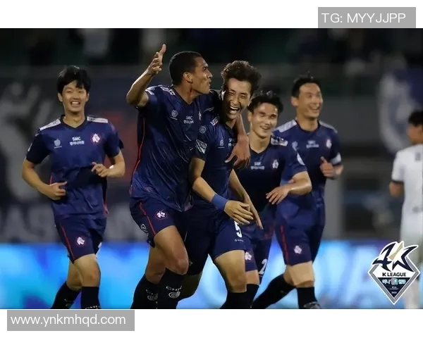 重庆足球队强势领跑冠军赛积分榜71分优势显著 重庆足球队强势领跑冠军赛积分榜71分优势显著