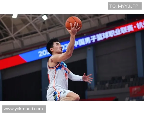 2017年CBA上海队与新疆队激战回顾精彩瞬间与关键时刻分析 2017年CBA上海队与新疆队激战回顾精彩瞬间与关键时刻分析